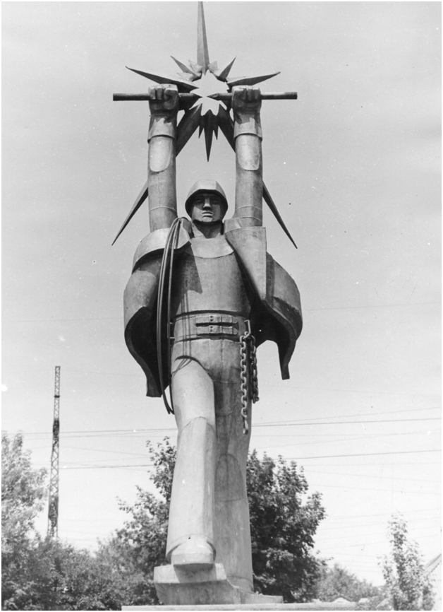 Памятник «Энергетик» в Донецке Памятник «Энергетик» в Донецке