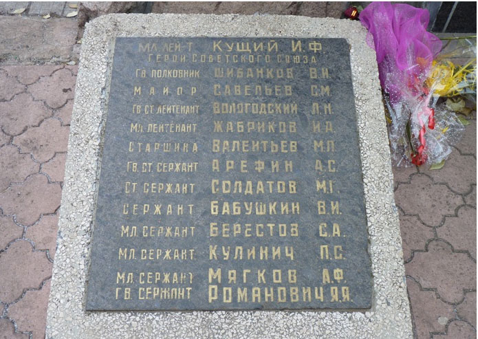 Памятник на братской могиле «Танк Т-34-85» в г. Красноармейск Донецкой области Памятник на братской могиле «Танк Т-34-85» в г. Красноармейск Донецкой области